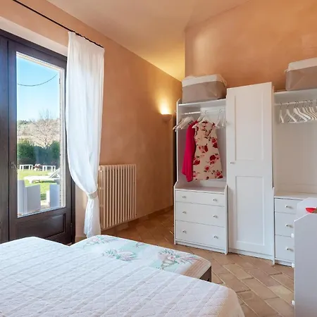 Villa Isotta 8&4, Emma *