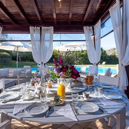 Isotta 8&4, Emma Villa *