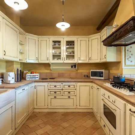 Isotta 8&4, Emma Villa